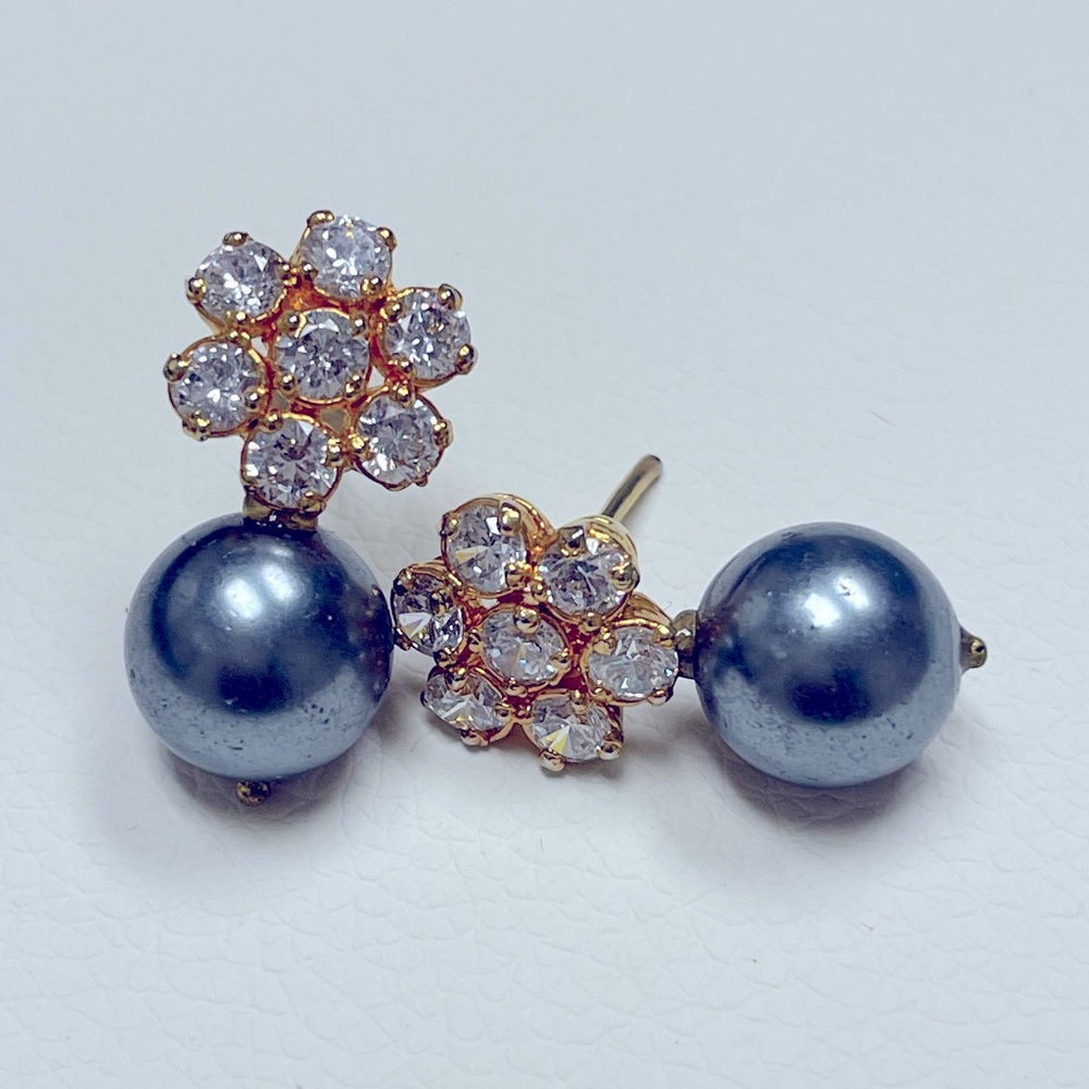 Gray embellished earrings - Picture 1 of 2